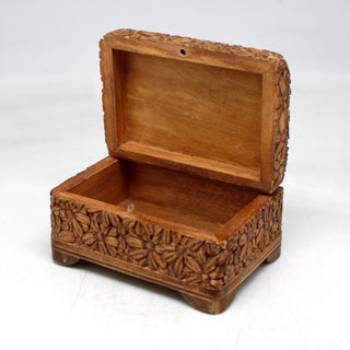One-of-a-Kind Daisy WOODCARVED Jewelry BOX- 4.5x3x2.5 inches - Handcarved Unique Home Decor Beautiful Gift Rare Find Collectible, Unique Hand Carved Gift