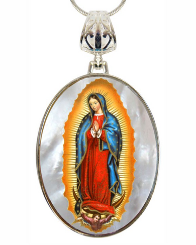 A necklace pendant featuring a depiction of the Virgin Mary, with a radiant halo surrounding her.